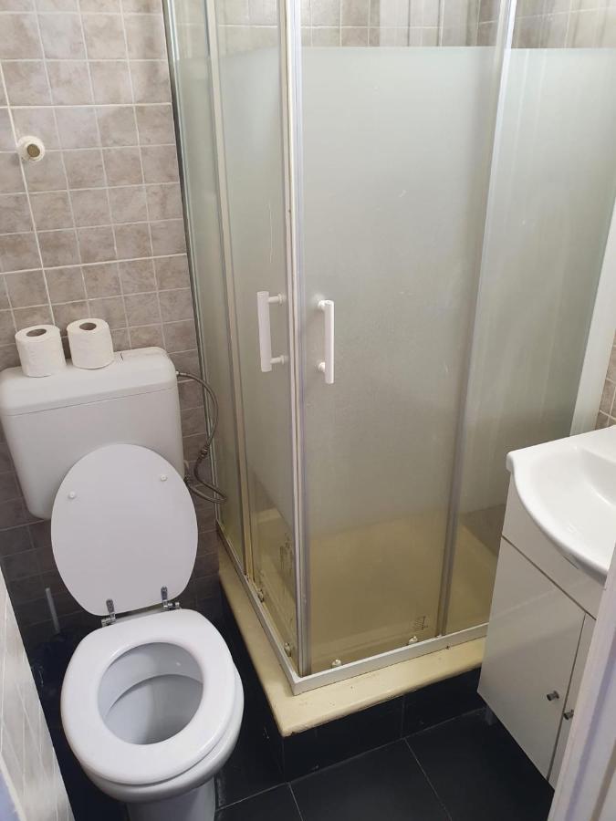 Central Best Cozy In Apartment Bukares Bagian luar foto