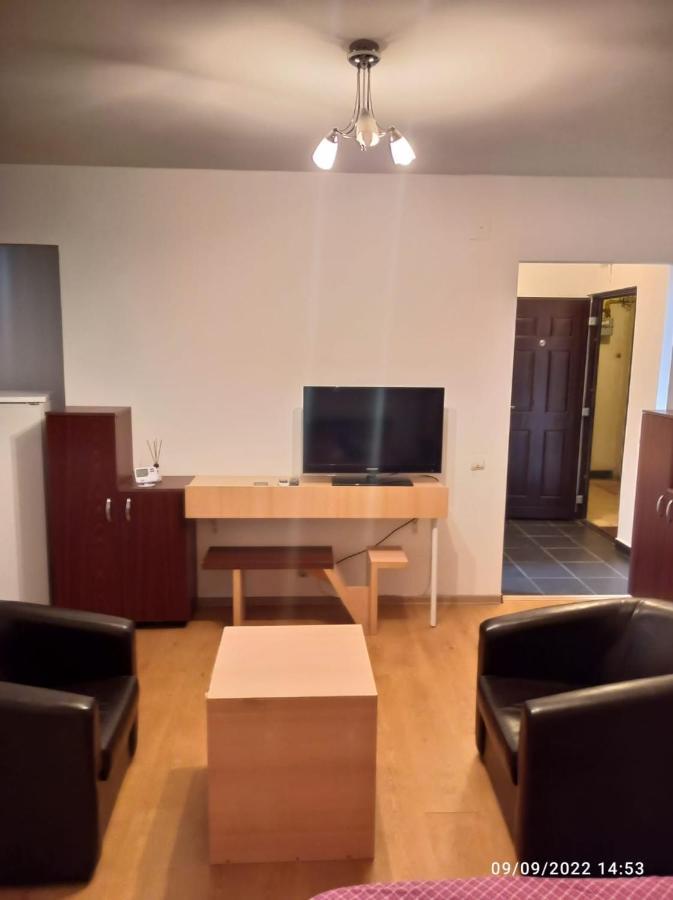 Central Best Cozy In Apartment Bukares Bagian luar foto