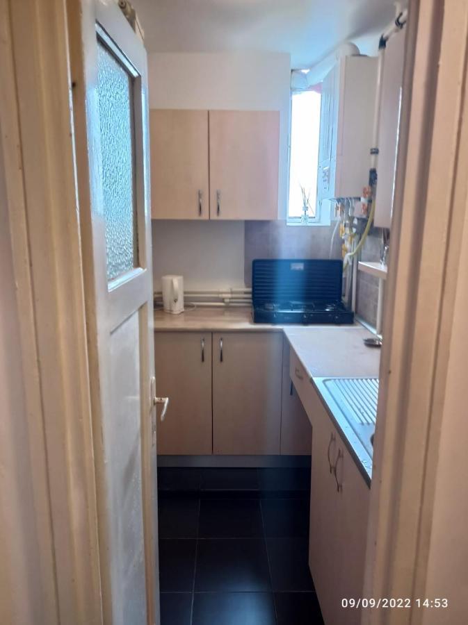 Central Best Cozy In Apartment Bukares Bagian luar foto